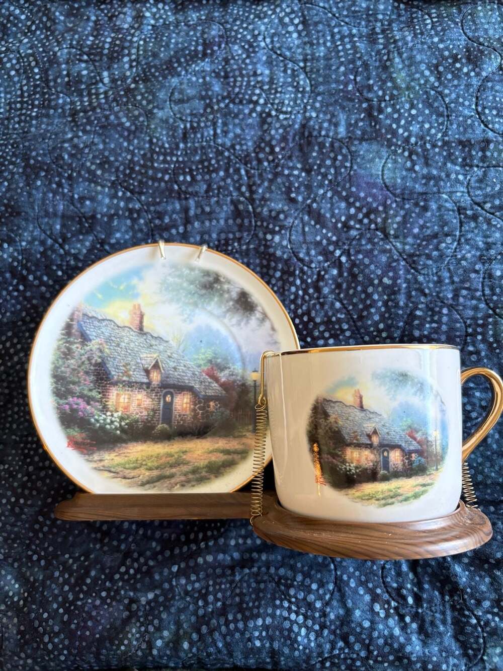 Thomas Kinkade "Moonlight Cottage" Teleflora Cup and Plate Set with Stand